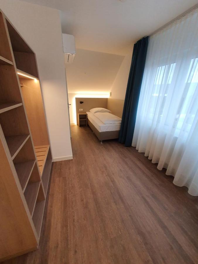 Hotel Zur Traube Moglingen Exterior photo