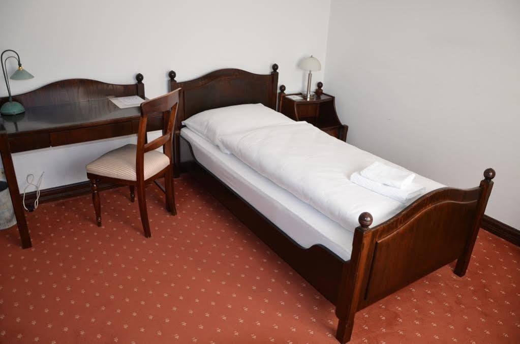 Hotel Zur Traube Moglingen Exterior photo